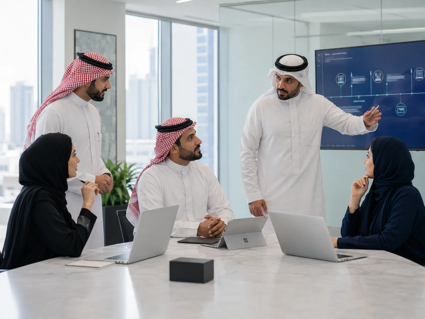 فريق أعمال سعودي يراجع متطلبات الحوكمة والامتثال
